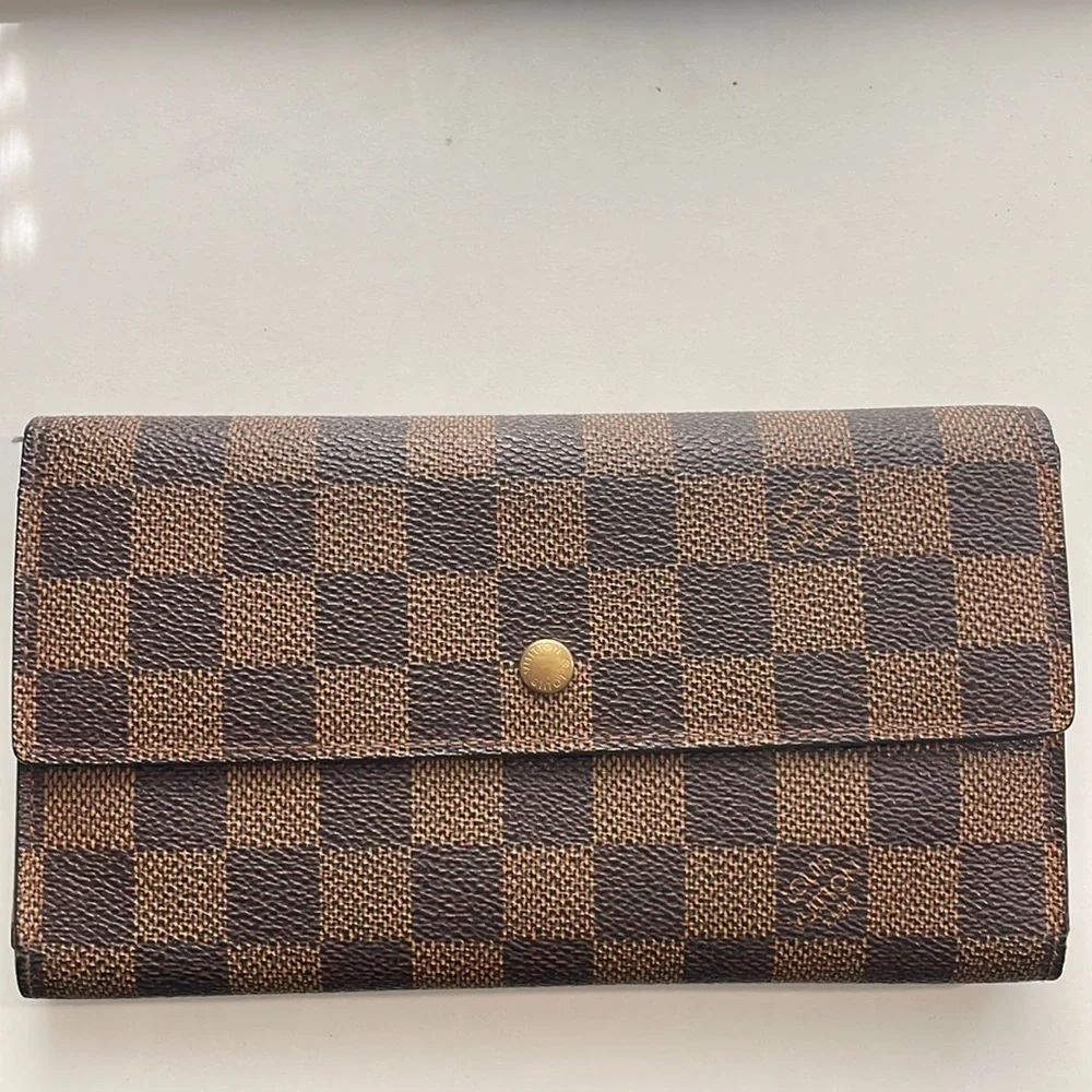 Louis Vuitton Damier Ebene International Wallet - Picture 1 of 6